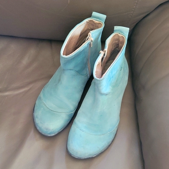 Groundhog Leather Booties. TEAL Sz 6 - Picture 1 of 8